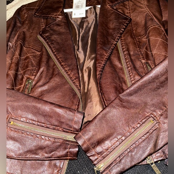 Vanity Jacket - Picture 3 of 6